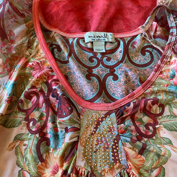 One world top - Picture 5 of 8